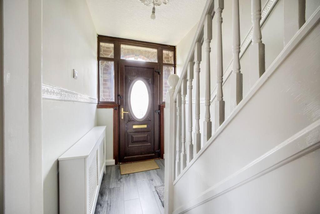 Low Rate - Coventry For 3 Bedroom House With Garden, Free Netflix And Unlimited Wi-Fi - Driveway Parking - Agc Exterior foto