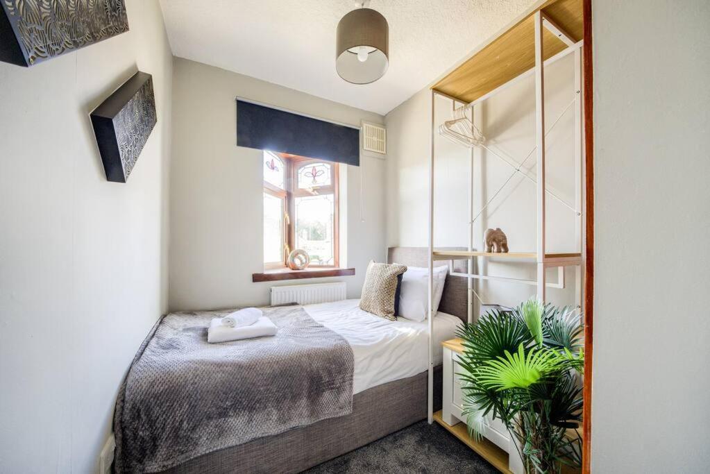 Low Rate - Coventry For 3 Bedroom House With Garden, Free Netflix And Unlimited Wi-Fi - Driveway Parking - Agc Exterior foto