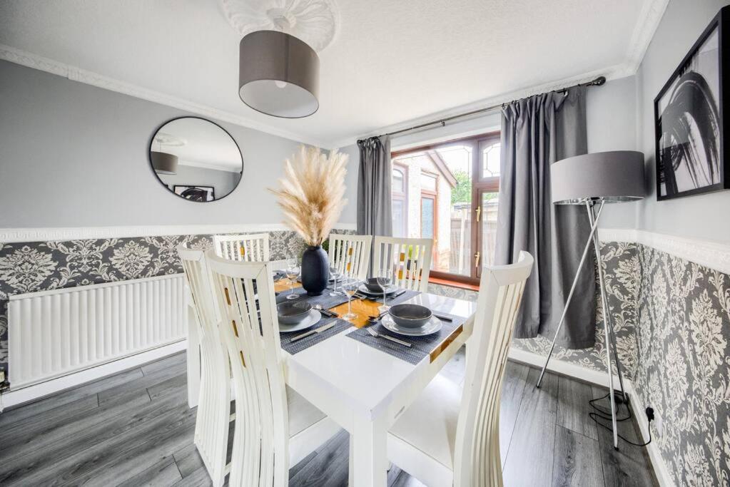 Low Rate - Coventry For 3 Bedroom House With Garden, Free Netflix And Unlimited Wi-Fi - Driveway Parking - Agc Exterior foto