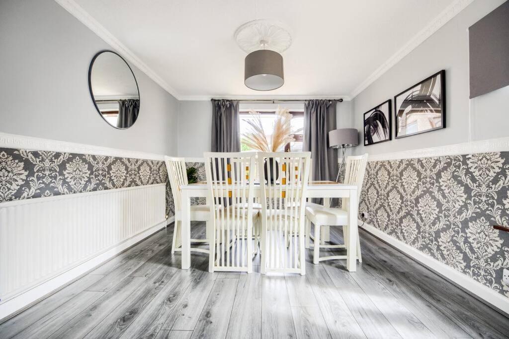 Low Rate - Coventry For 3 Bedroom House With Garden, Free Netflix And Unlimited Wi-Fi - Driveway Parking - Agc Exterior foto